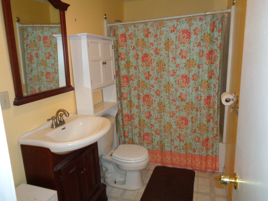 24 Chestnut Hill Road Oxford, MA 01537 - Photo 5 of 8