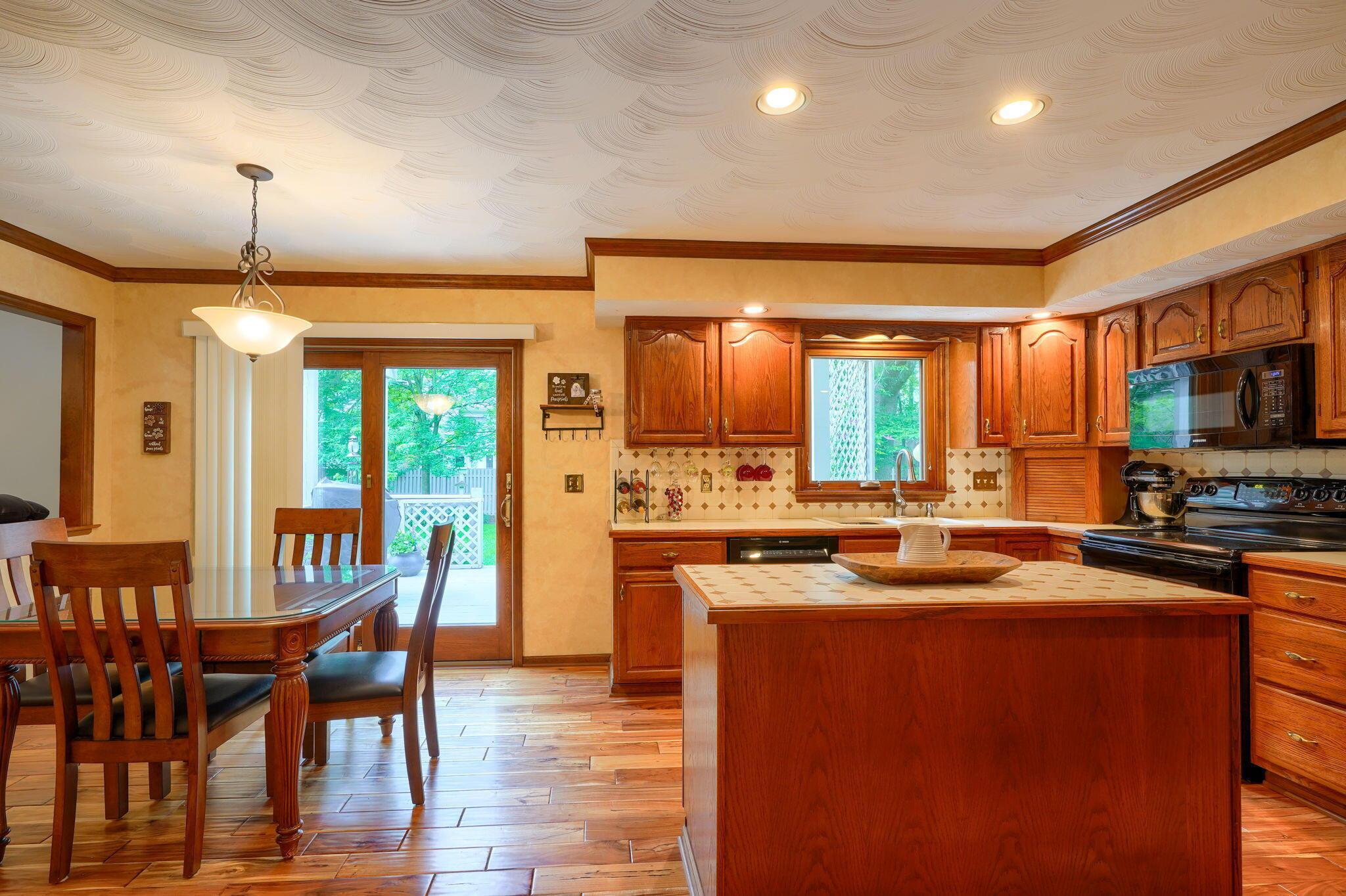 239 Ridge Side Drive Powell, OH 43065 - Photo 16 of 63 Kitchen