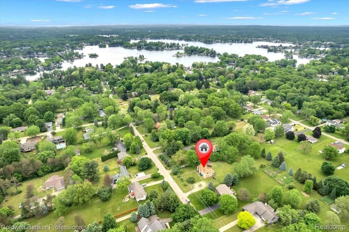805 Hemingway Road Lake Orion, MI 48362 - Photo 6 of 37 07-DJI_0380 copy.jpg