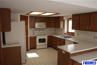 617 Winchester Ridge Court Fort Wayne, IN 46819 - Photo 3 of 9