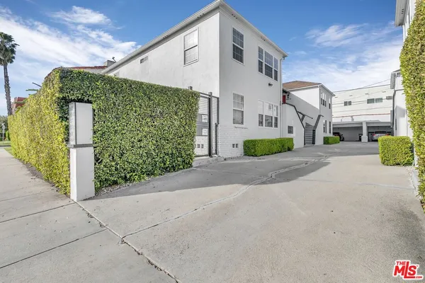 $2,538 | 8619 1/2 West Olympic Boulevard, Los Angeles, CA 90048