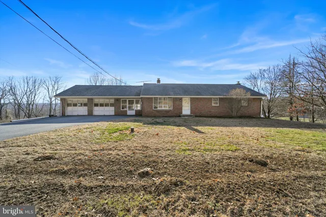 $445,000 | 3137 East Galen Hall Road, Reinholds, PA 17569