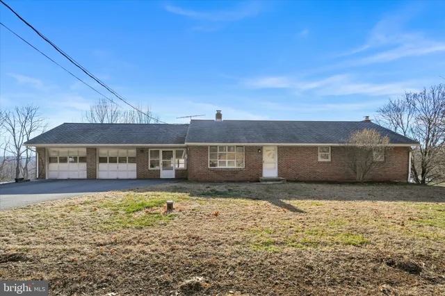 $445,000 | 3137 East Galen Hall Road, Reinholds, PA 17569