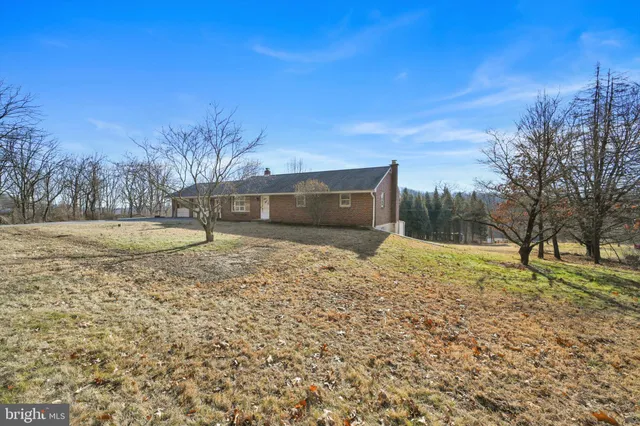 $445,000 | 3137 East Galen Hall Road, Reinholds, PA 17569