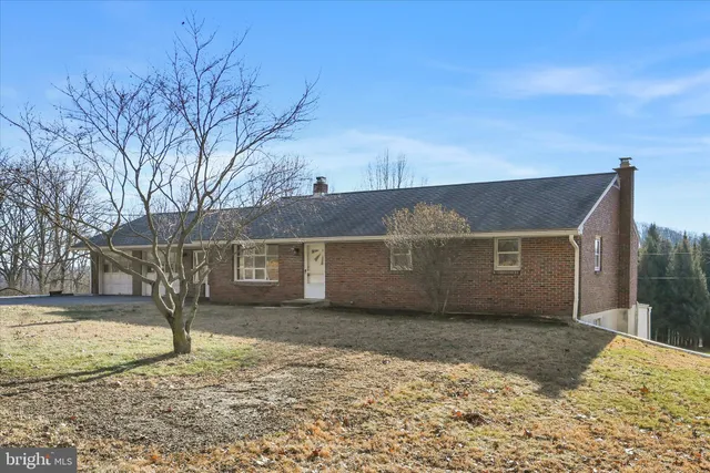 $445,000 | 3137 East Galen Hall Road, Reinholds, PA 17569
