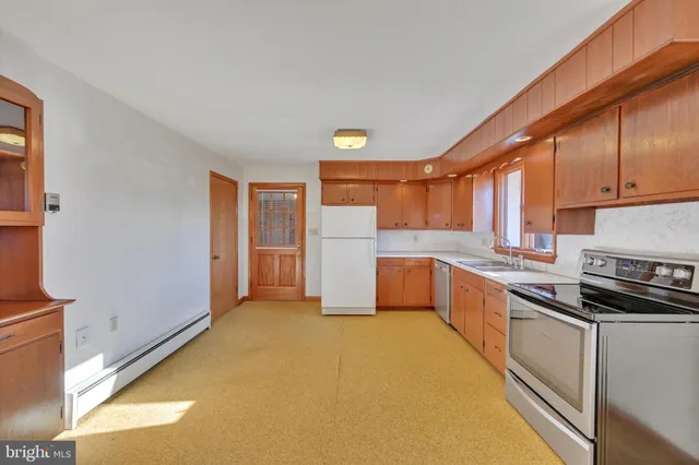 $445,000 | 3137 East Galen Hall Road, Reinholds, PA 17569