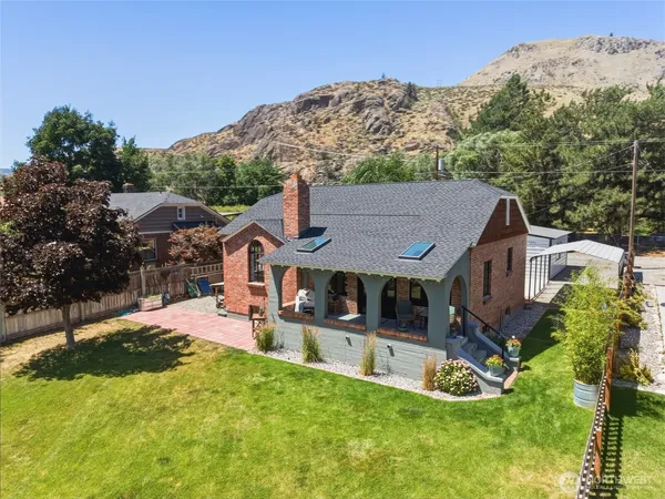 $595,000 | 446 5th Street, Chelan Falls, WA 98817