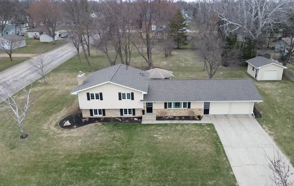$349,900 | 404 West 9th Street, Morris, MN 56267