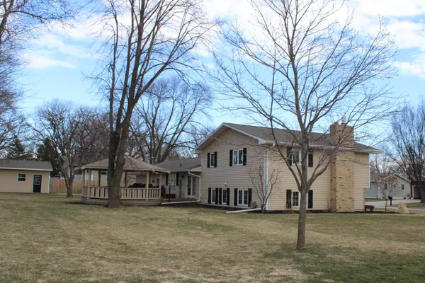 $349,900 | 404 West 9th Street, Morris, MN 56267