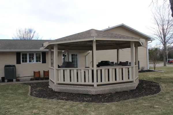 $349,900 | 404 West 9th Street, Morris, MN 56267