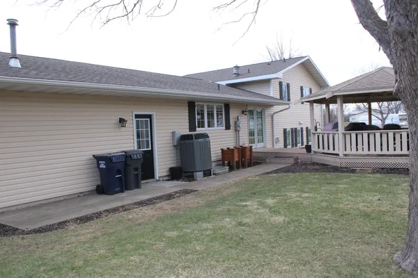 $349,900 | 404 West 9th Street, Morris, MN 56267