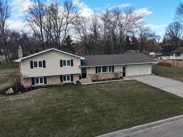$349,900 | 404 West 9th Street, Morris, MN 56267