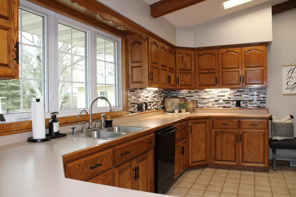 $349,900 | 404 West 9th Street, Morris, MN 56267