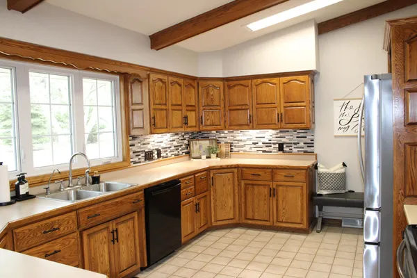 $349,900 | 404 West 9th Street, Morris, MN 56267