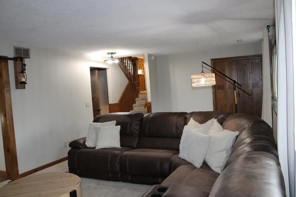 $349,900 | 404 West 9th Street, Morris, MN 56267