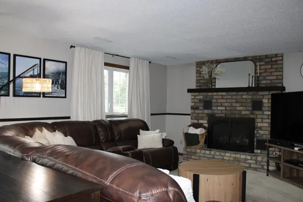 $349,900 | 404 West 9th Street, Morris, MN 56267