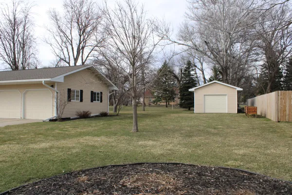 $349,900 | 404 West 9th Street, Morris, MN 56267