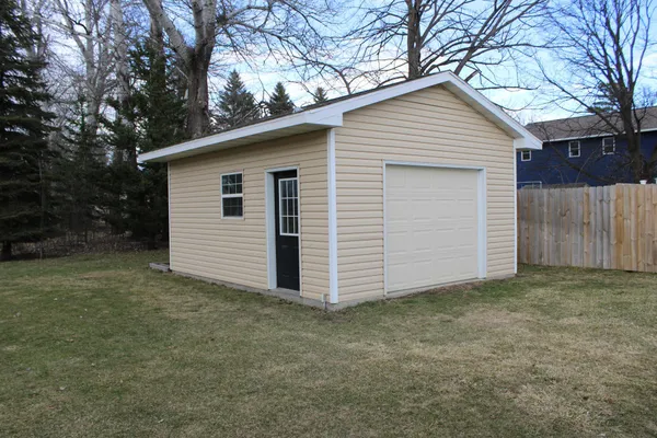 $349,900 | 404 West 9th Street, Morris, MN 56267