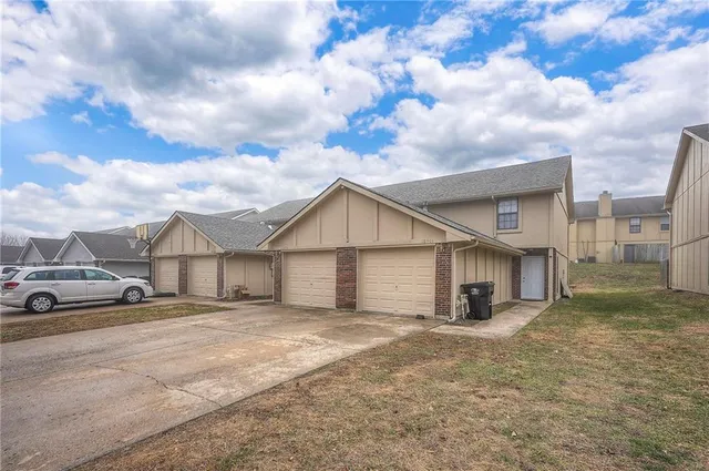 $539,000 | 18901-07 Lexington Road, Independence, MO 64058