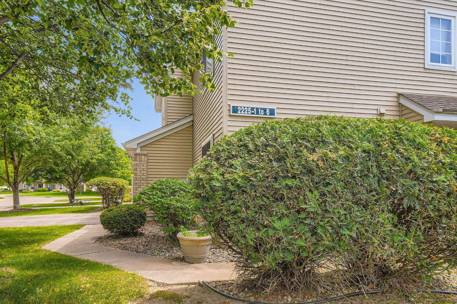 2225 Ranchview Lane North, Unit 5 Plymouth, MN 55447 - Photo 16 of 18