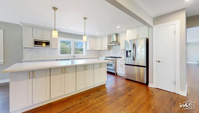 $1,174,900 | 124 East Monterey Avenue, Schaumburg, IL 60193