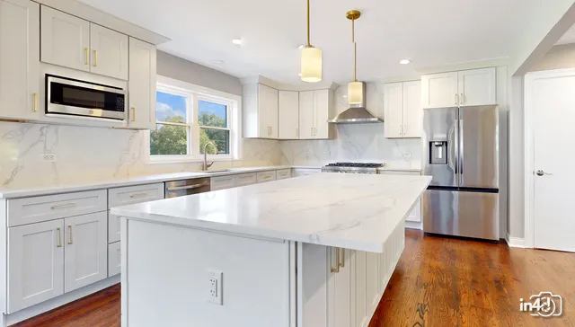 $1,174,900 | 124 East Monterey Avenue, Schaumburg, IL 60193