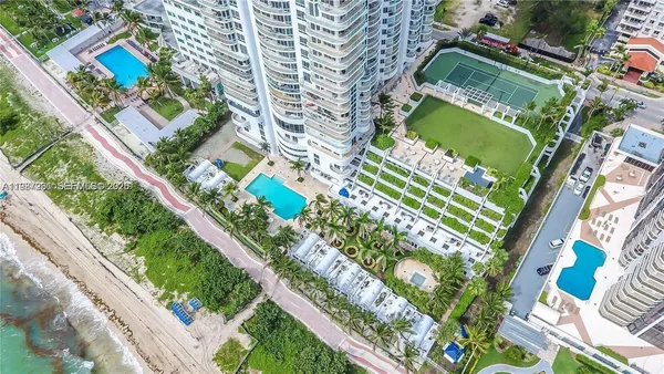 $3,850 | 6365 Collins Avenue, Unit 2810, Miami Beach, FL 33141