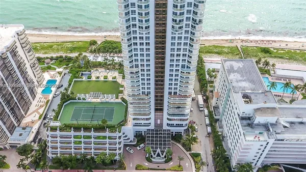 $3,850 | 6365 Collins Avenue, Unit 2810, Miami Beach, FL 33141