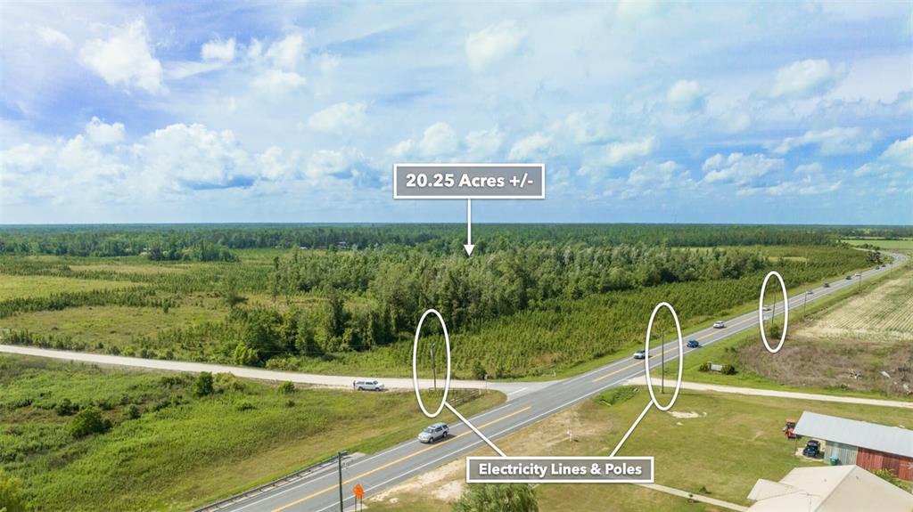 71 South Sr Wewahitchka, FL 32449 - Photo 3 of 31 a view of a tennis court with a small yard