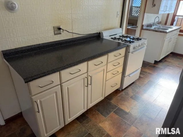 $49,900 | 239 South Elm Street, East Peoria, IL 61611