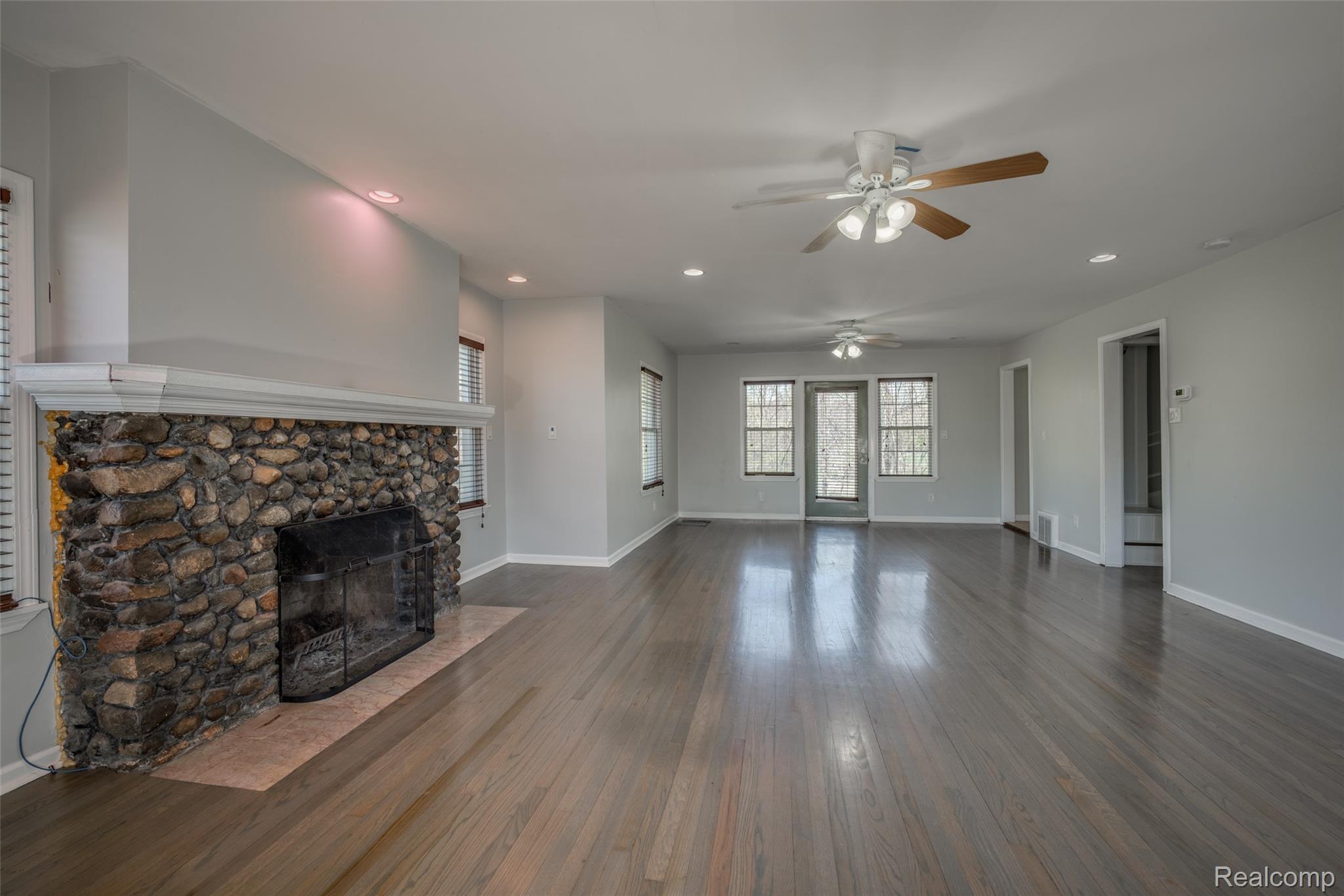 39936 Warren Road Canton, MI 48187 - Photo 5 of 34 5.jpg