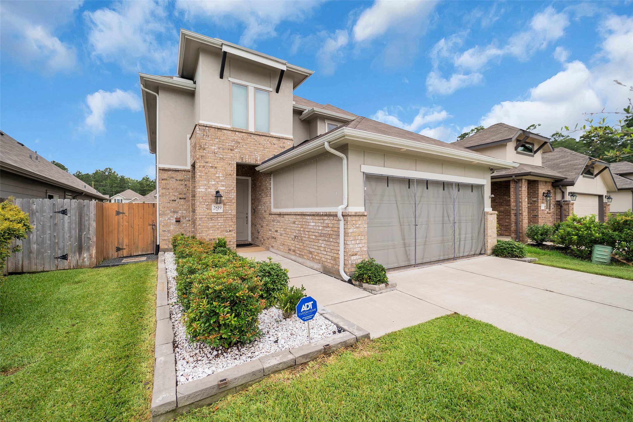 2819 Wilde Redbud Lane Conroe, TX 77385 - Photo 3 of 39