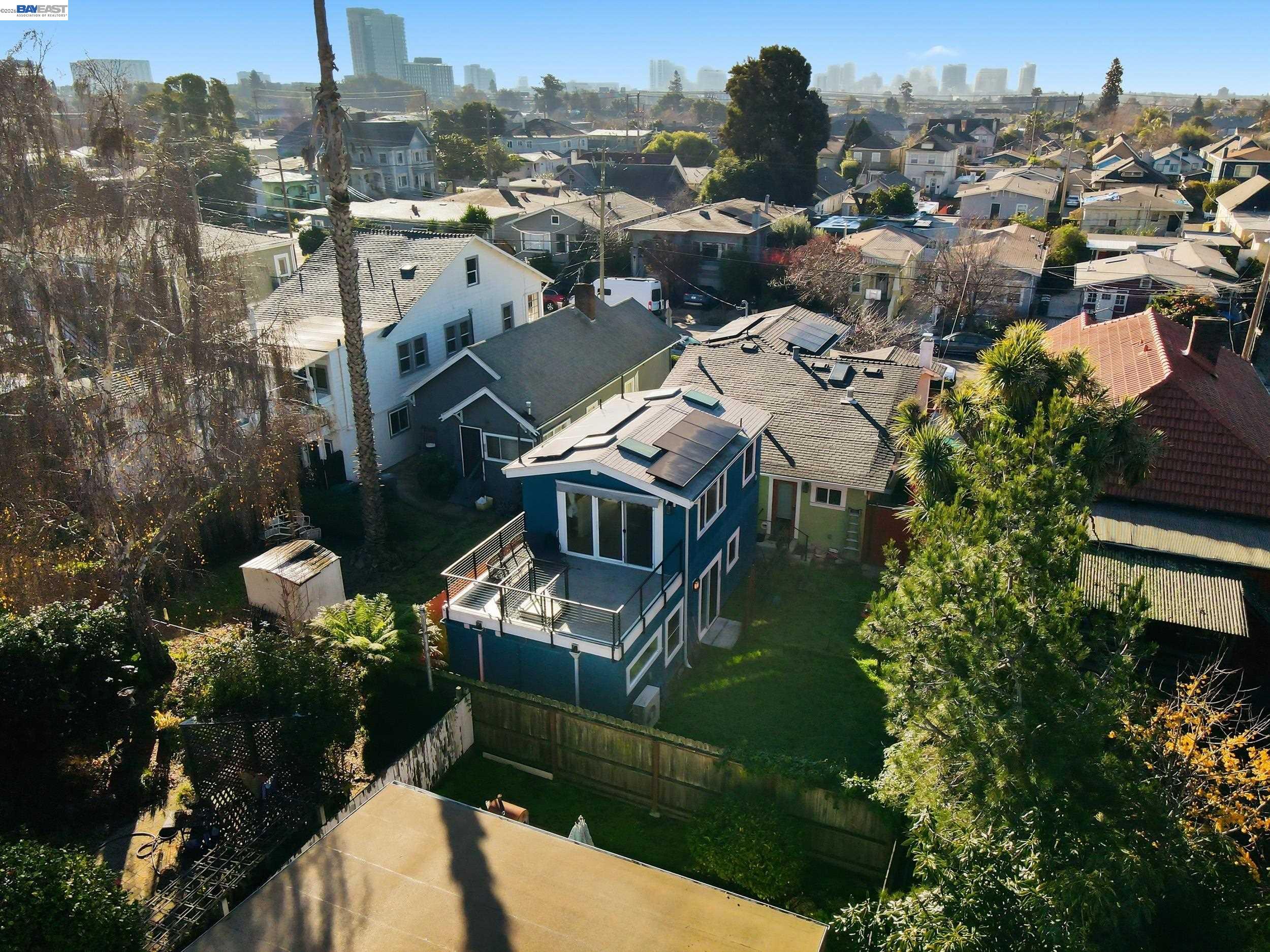 820 46th Street Oakland, CA 94608 - Photo 27 of 34 a picture of houses with city view