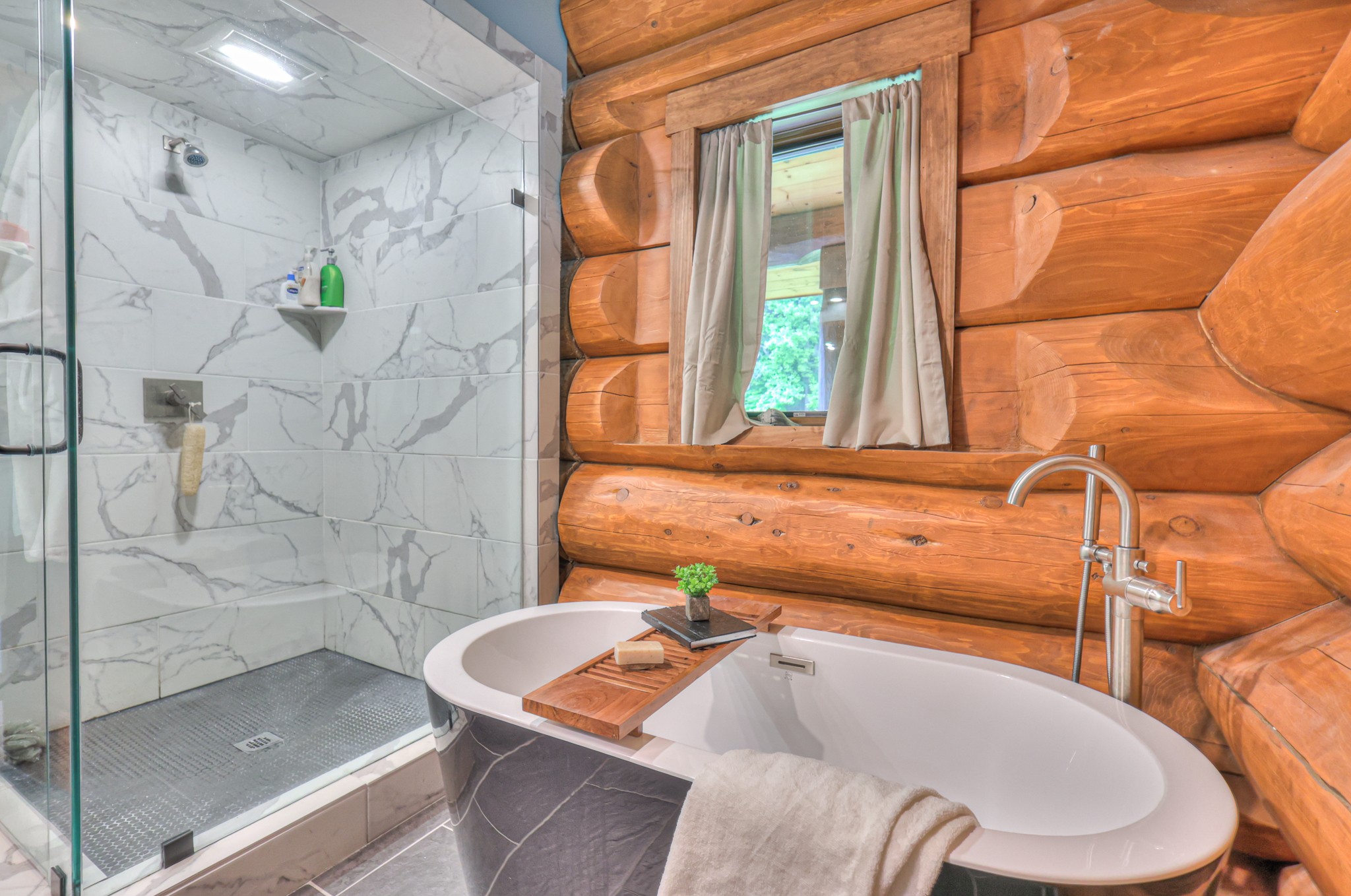 1271 Bivins Road Lewisburg, TN 37091 - Photo 32 of 56 a bathroom with a sink and a bathtub