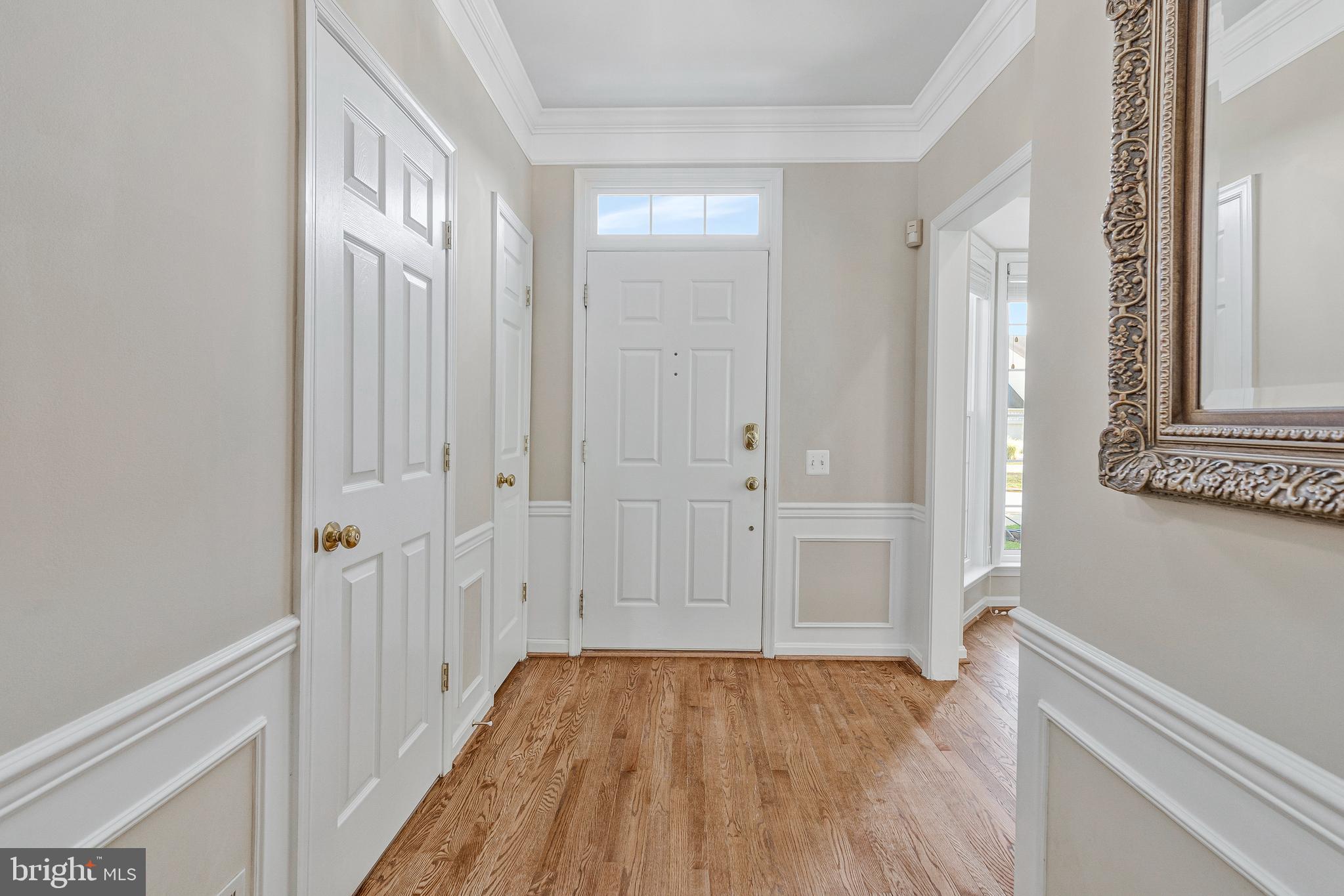 12492 Fox View Way Reston, VA 20191 - Photo 5 of 44 Foyer