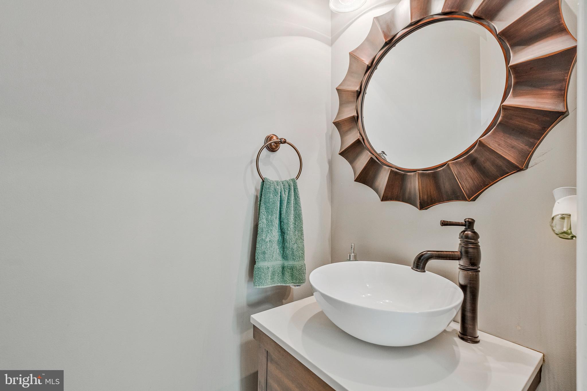12492 Fox View Way Reston, VA 20191 - Photo 6 of 44 Main level half bath