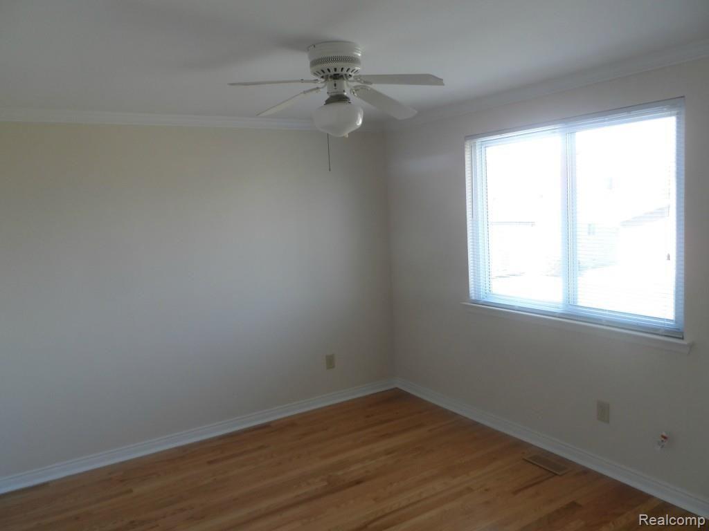 45591 Ledgewood Street, Unit 9 Macomb, MI 48044 - Photo 10 of 14