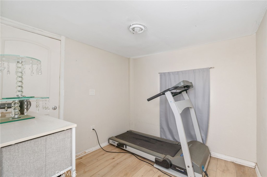 411 South Hewes Street Orange, CA 92869 - Photo 29 of 37 a room with gym equipment