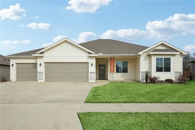 $390,000 | 1219 West Adam Court, Ottawa, KS 66067