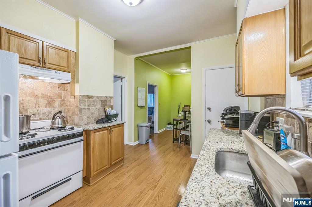 20 Maple Avenue Springfield, NJ 07081 - Photo 8 of 31