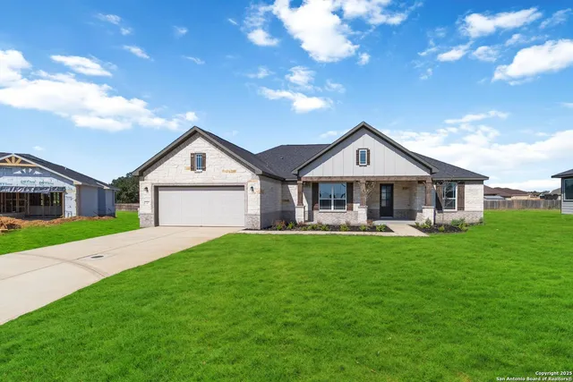 $453,244 | 1587 Vista View Drive, Pleasanton, TX 78064