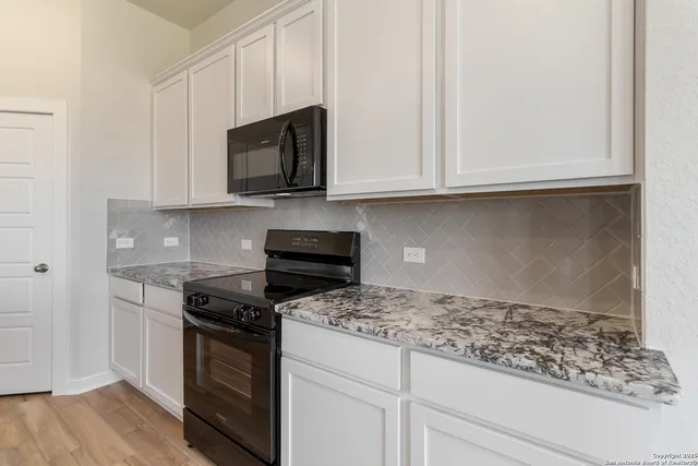 $453,244 | 1587 Vista View Drive, Pleasanton, TX 78064