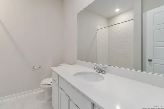 $453,244 | 1587 Vista View Drive, Pleasanton, TX 78064