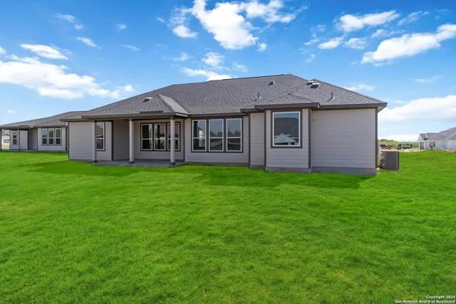 $453,244 | 1587 Vista View Drive, Pleasanton, TX 78064