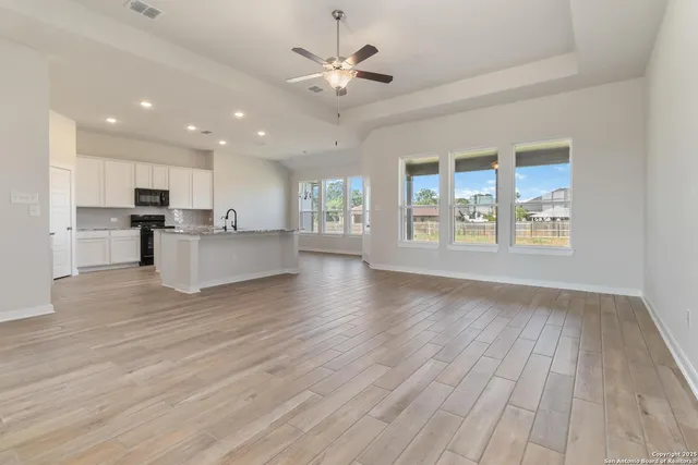 $453,244 | 1587 Vista View Drive, Pleasanton, TX 78064