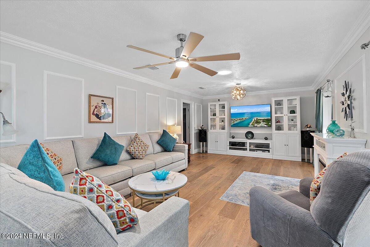 1006 Acapulco Road Jacksonville, FL 32216 - Photo 5 of 22 Living Room