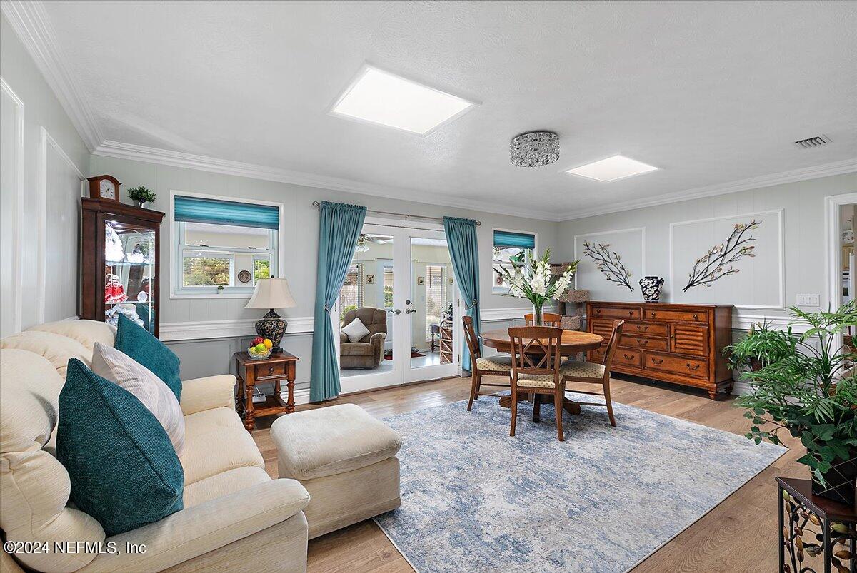 1006 Acapulco Road Jacksonville, FL 32216 - Photo 7 of 22 Living Room
