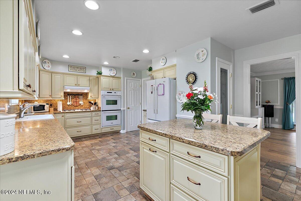 1006 Acapulco Road Jacksonville, FL 32216 - Photo 10 of 22 Kitchen