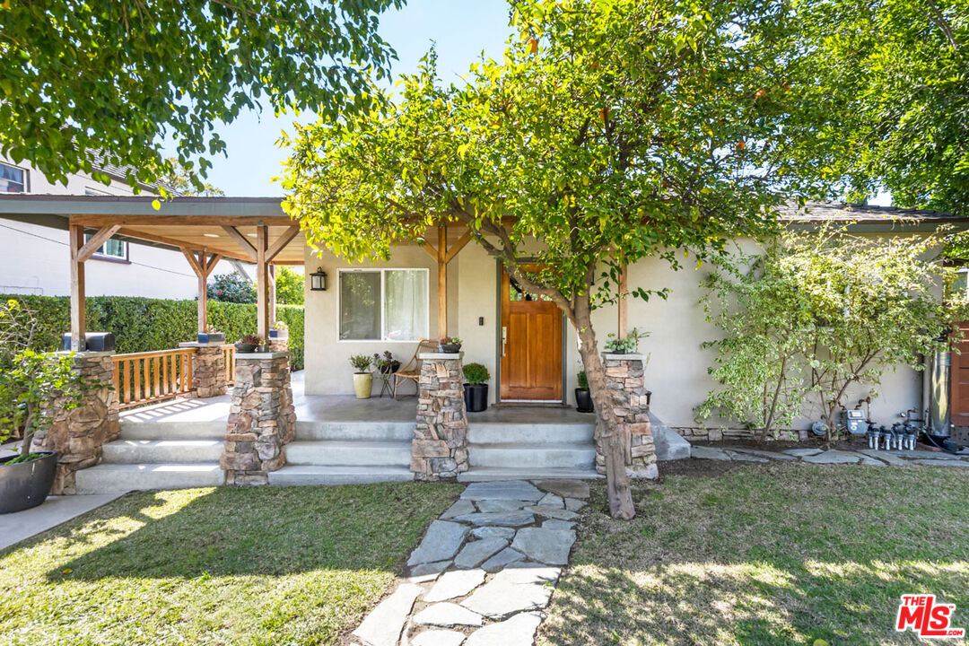 a view of a house with backyard and sitting area