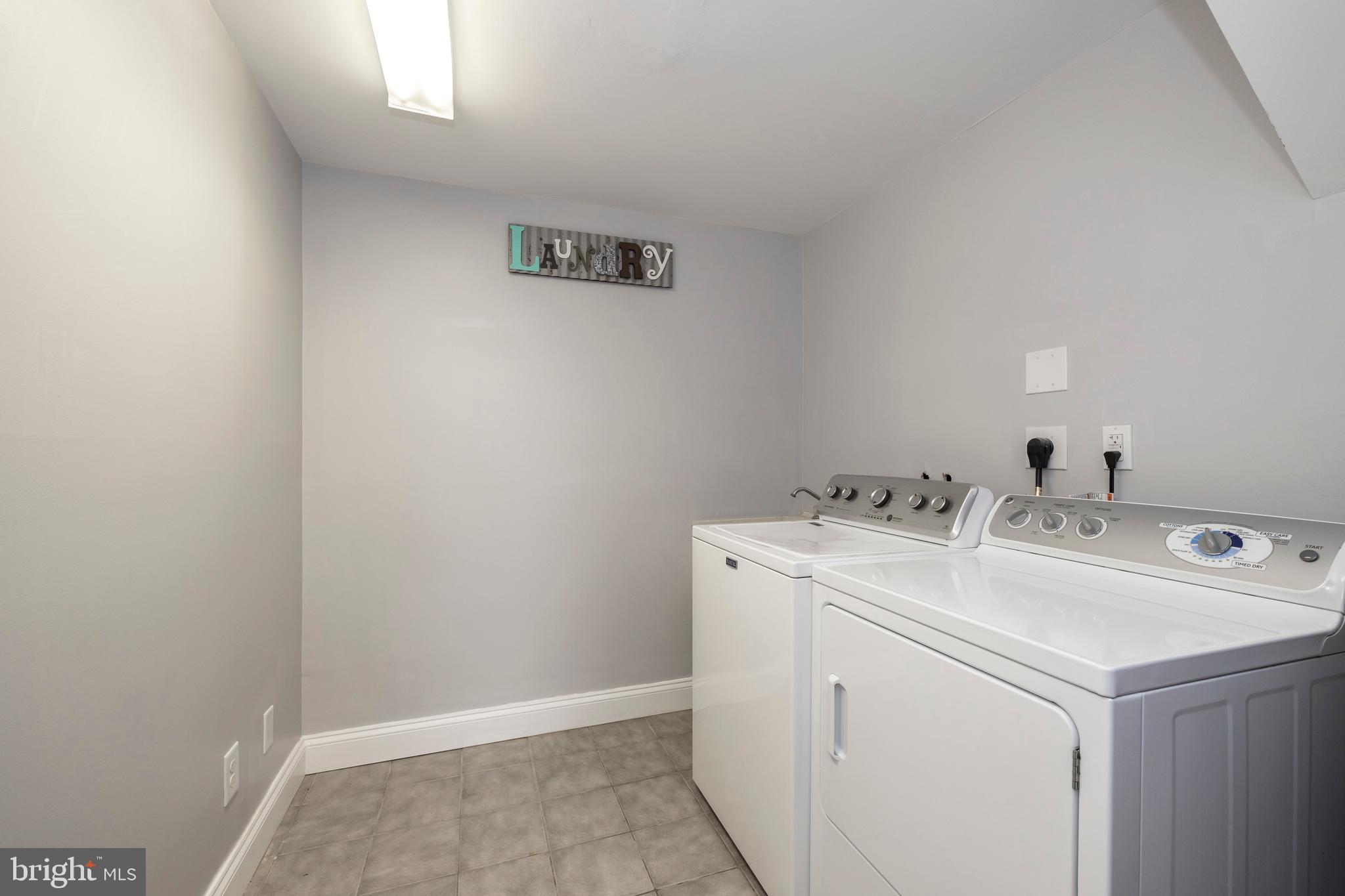 2709 Ridge Road Elverson, PA 19520 - Photo 32 of 41 Laundry room